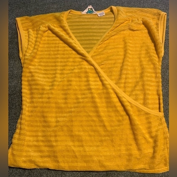 Helen Sue Tops - 70s vintage Yellow EUC woman’s large blouse, v neck faux wrap style